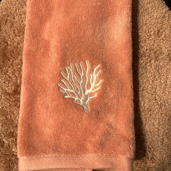 broyhill Bath Coral Hand Towel New Broyhill Poshmark